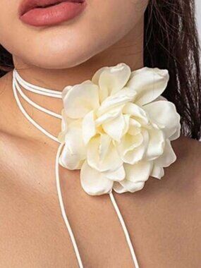 WhiteflowerchockerN351